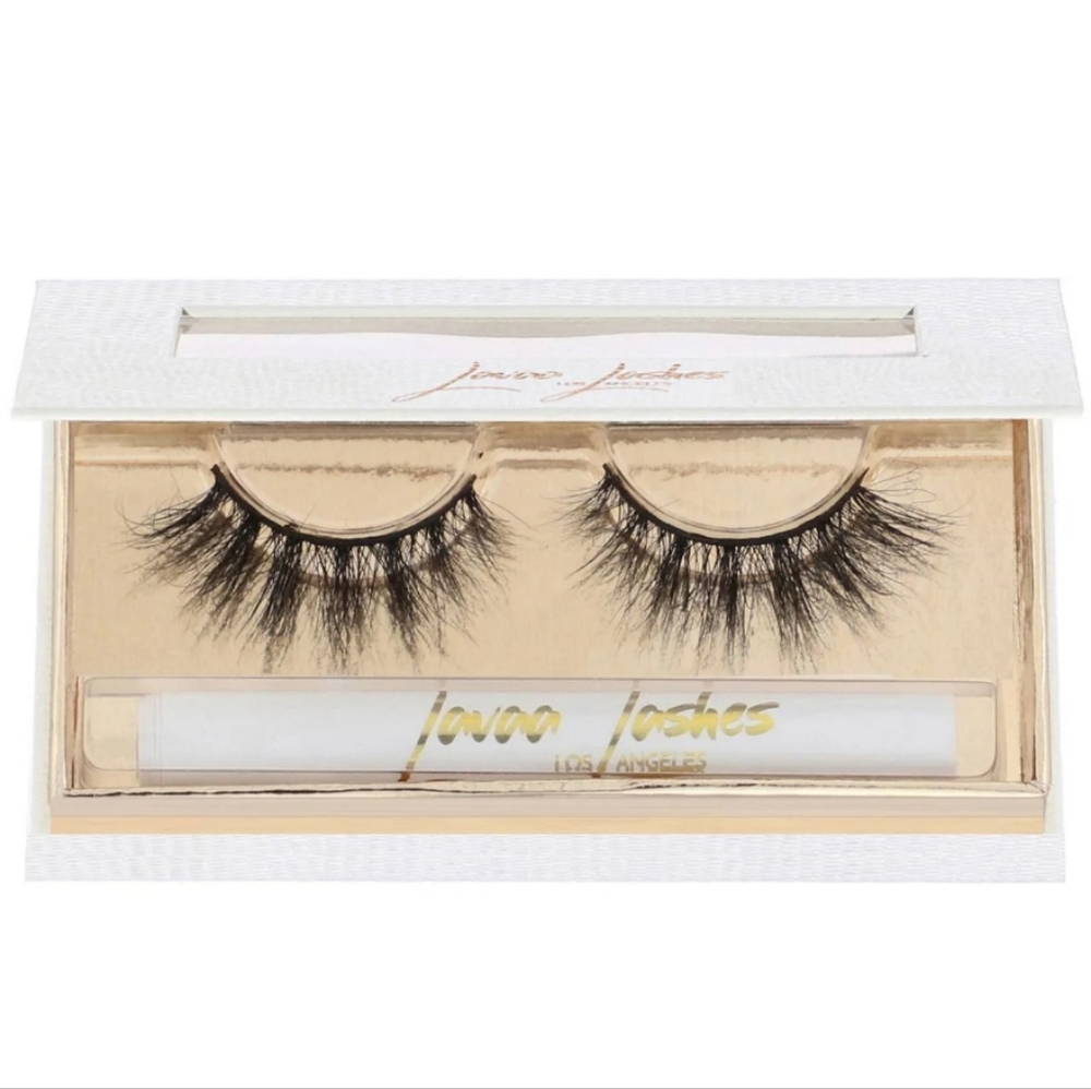 LAVAA LASHES-  CHARM